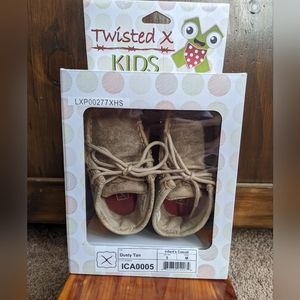 Infant's Casual Twisted X shoe